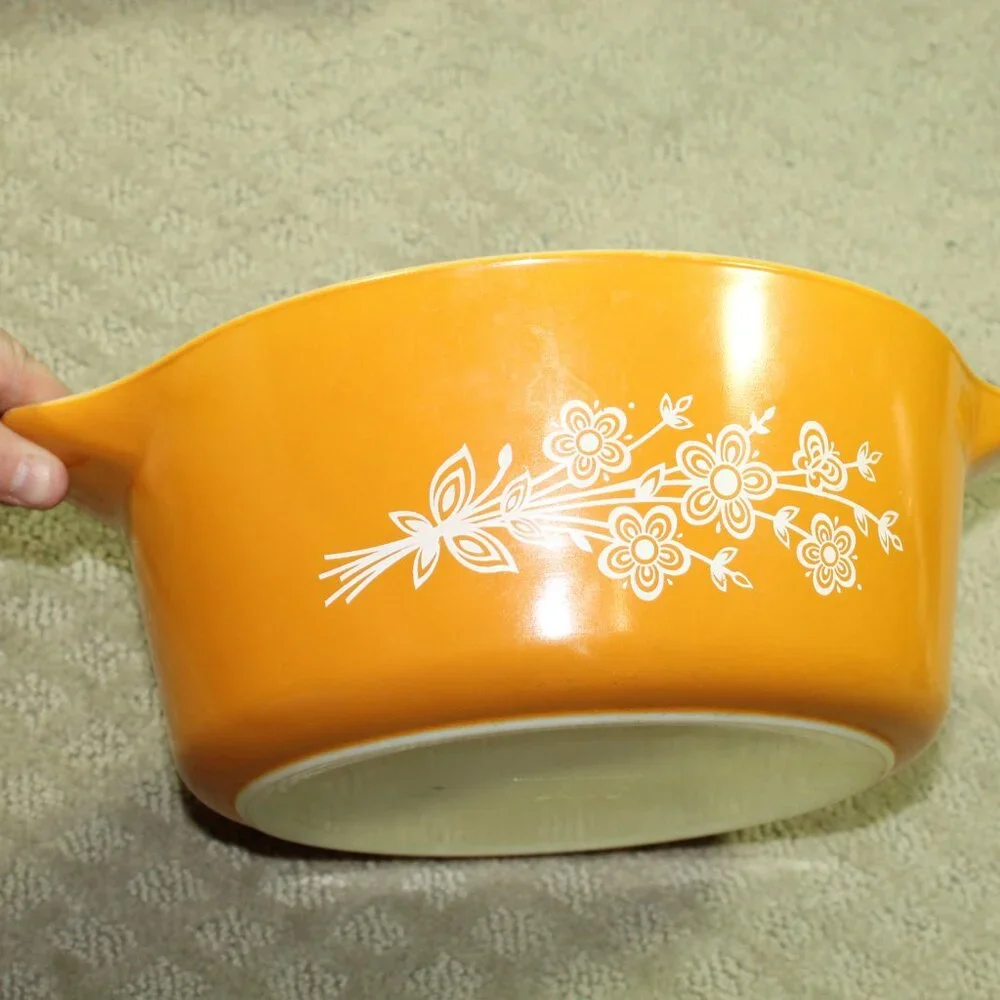 Pyrex Vintage Butterfly Gold #475-B 2.5 Qt Casserole Bowl